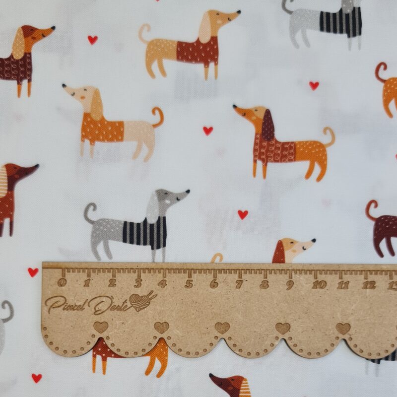Tecido 100% Algodão com Cães fundo Branco